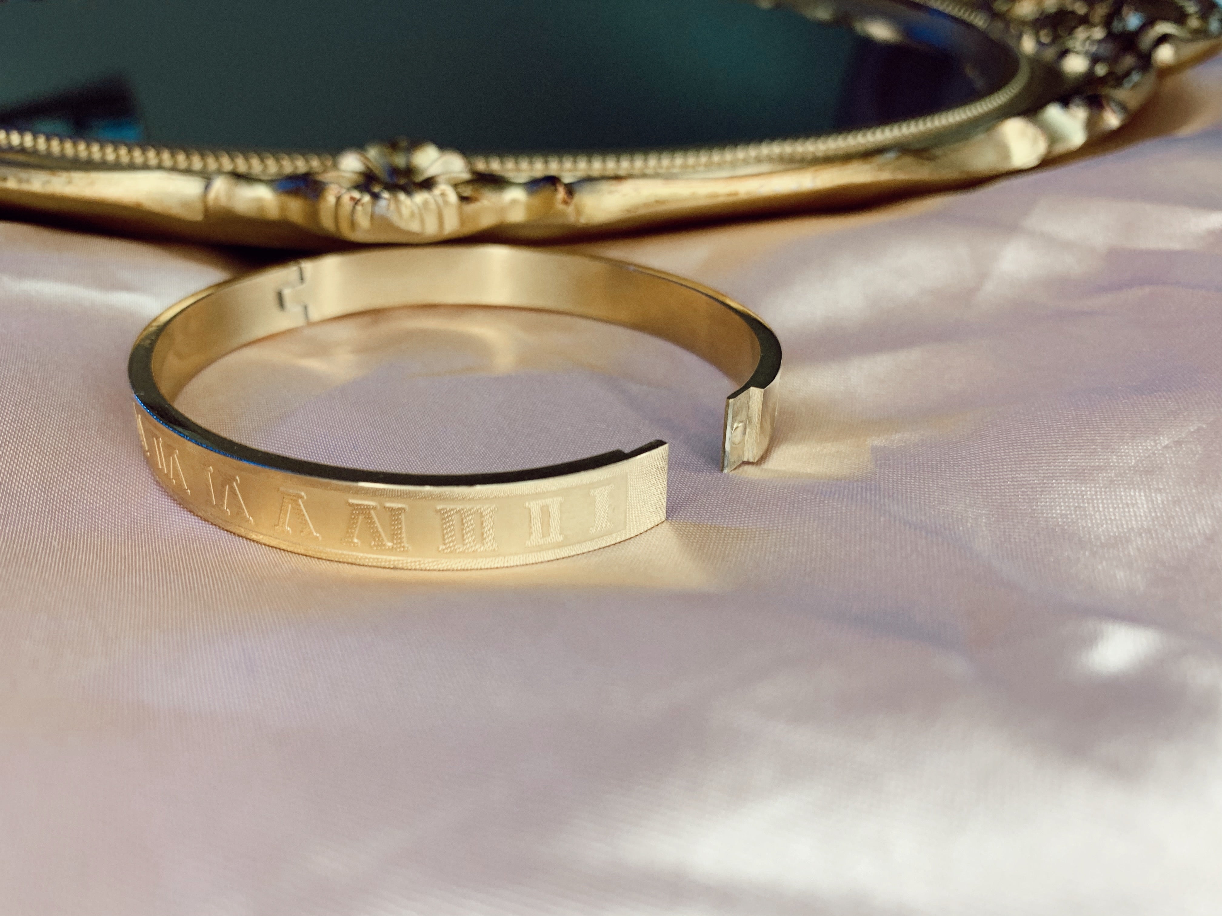 Buy WFYOU3PCS Stainless Steel Bracelets for Men Gold Roman Numeral Bangle  Bracelet Twisted Cable Bracelet Adjustable Cuff Bracelet Mens Luxury  Jewelry Bracelets Gifts Online at desertcartINDIA